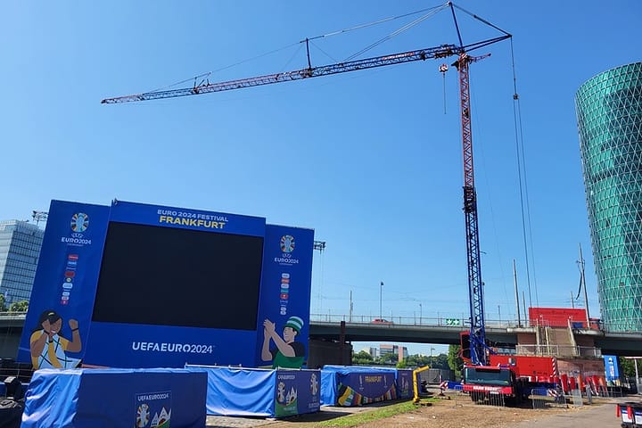Mobilbaukran auf Großbaustelle